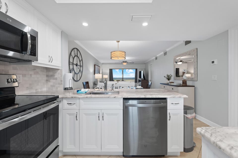 Condo, 1 King Bed with Sofa bed (Carlos Pointe #213 Paradise Pointe) | Private kitchen