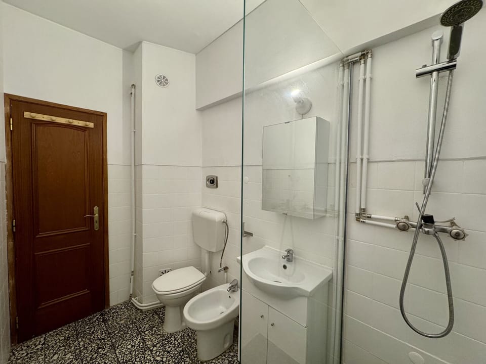 Shower, towels