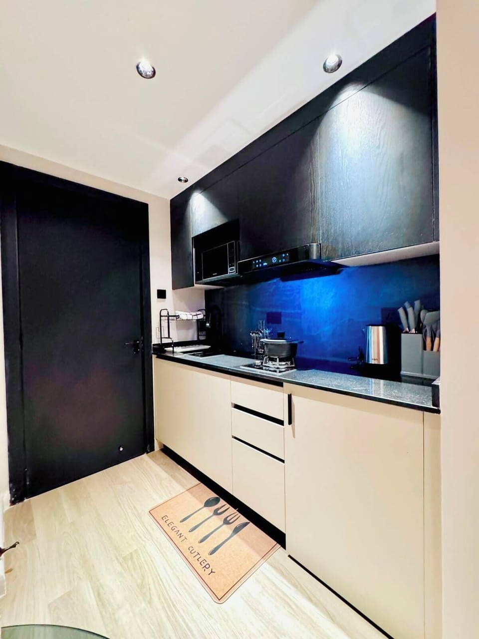 Coffee/tea maker, microwave, oven, stovetop