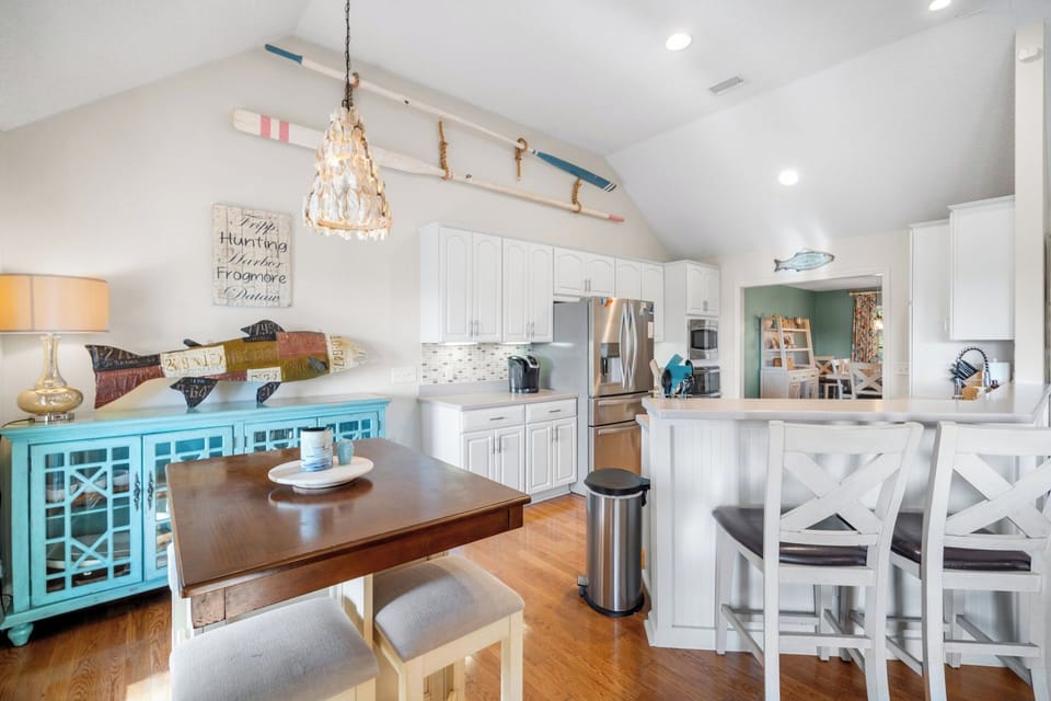Breakfast Nook/Bar Seating