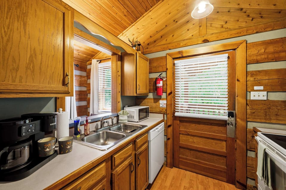 Start your mornings with fresh coffee and end your evenings with a home-cooked meal. This cozy kitchen has everything you need for a relaxing getaway.