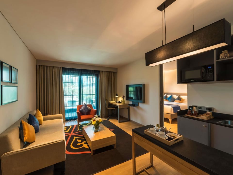 Suite (Heritage) | Premium bedding, memory foam beds, in-room safe, desk