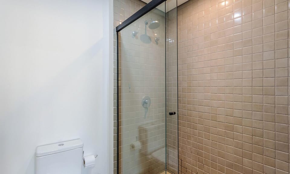 Basic Studio | Bathroom | Shower
