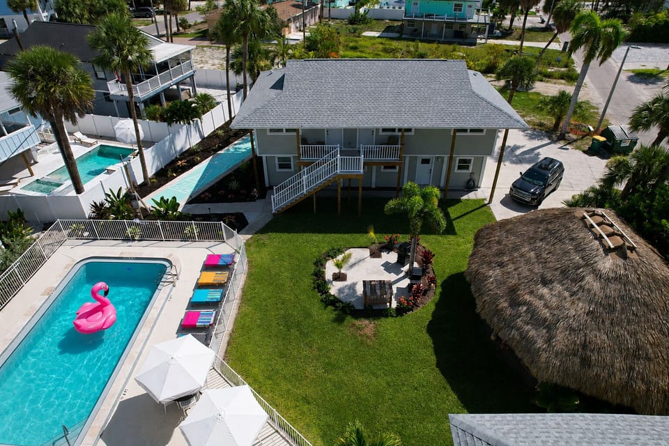 Luxury Condo, Balcony, Courtyard View | Exterior