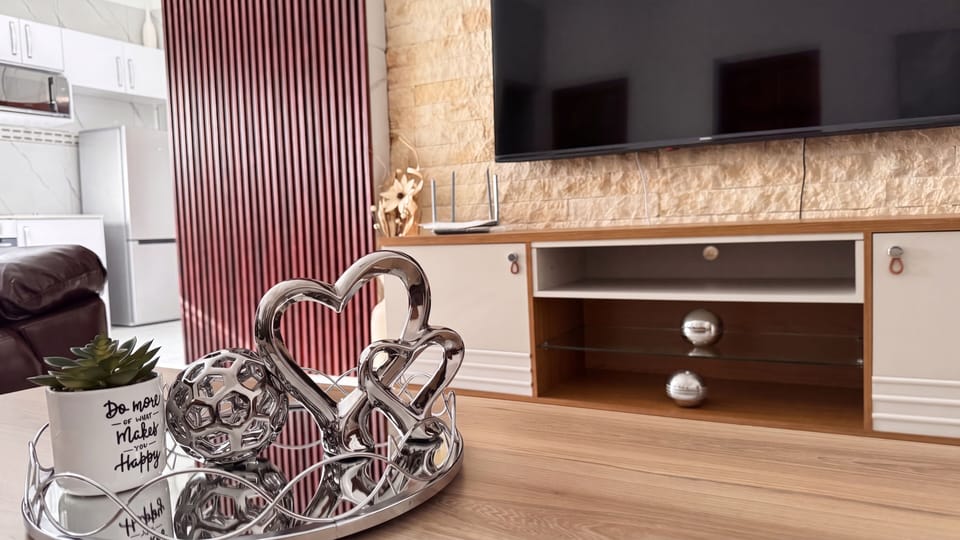Apartment, 2 Bedrooms, Accessible | Living room