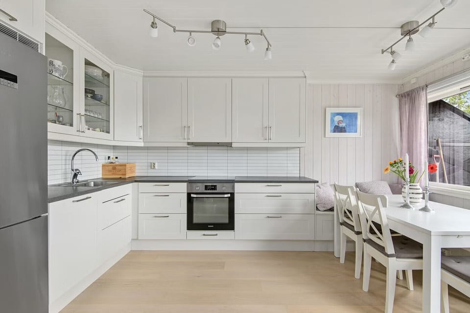 ​​Functional, fully-equipped kitchen with plenty of counter space, ideal for home-cooked meals