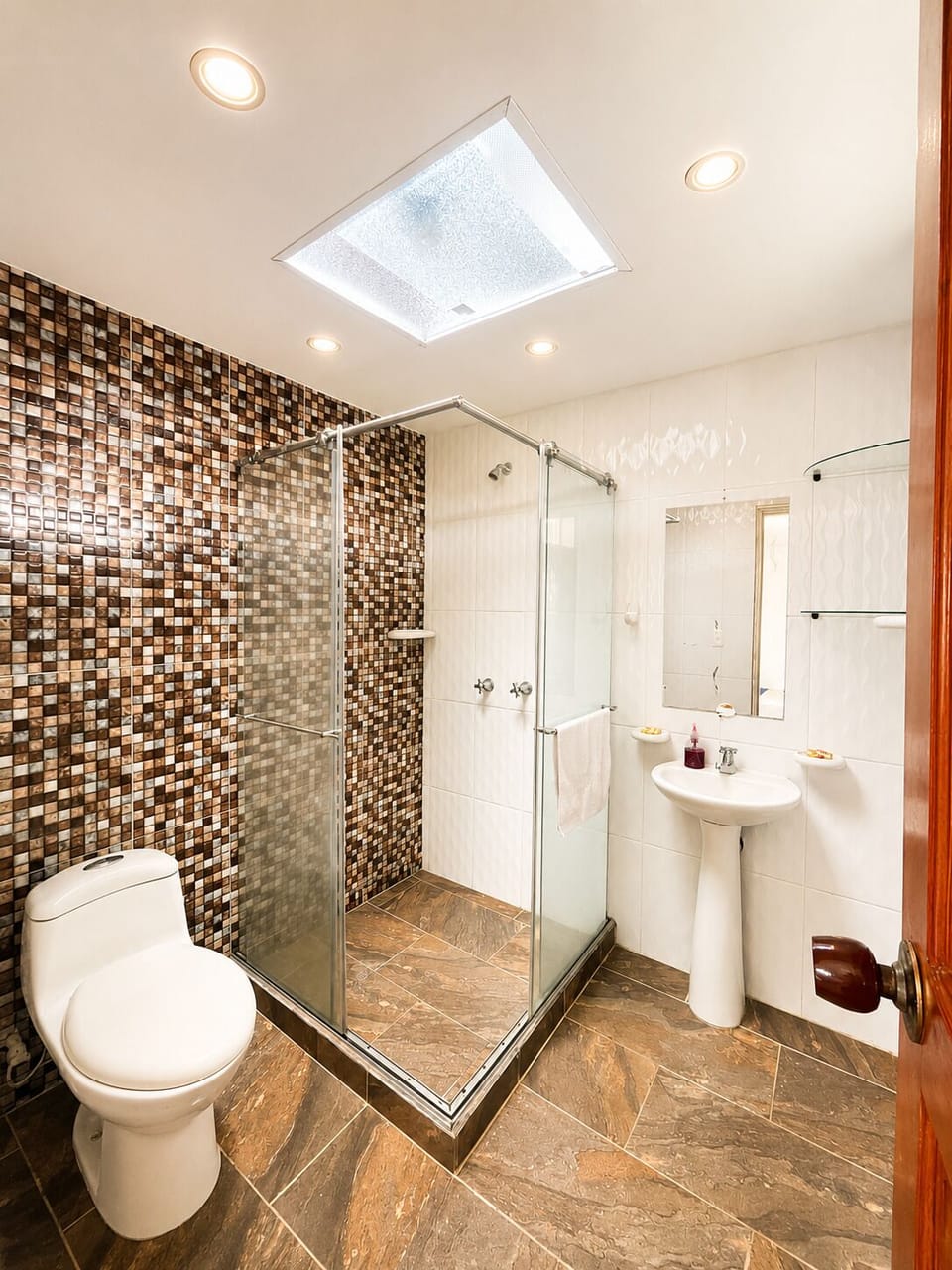 Family Room | Bathroom | Towels, soap, toilet paper