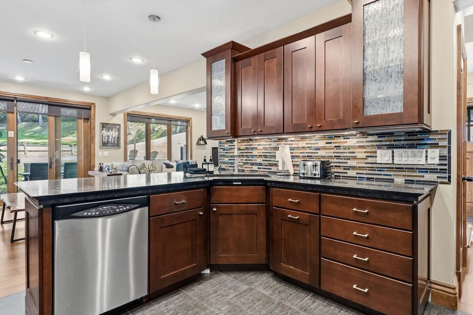 Modern and fully furnished kitchen