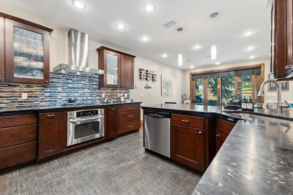 Modern and fully furnished kitchen