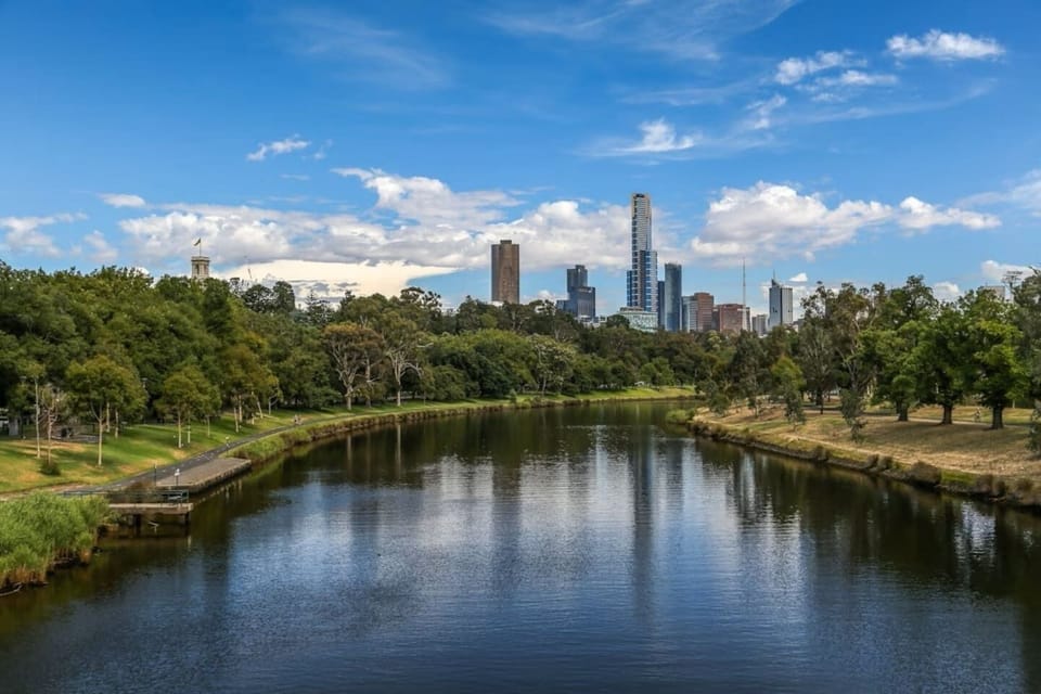 Steps from your door, the Yarra River invites you to unwind with tranquil walks and skyline views along the scenic trail.