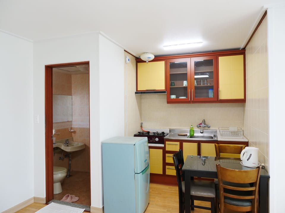 Basic Twin Room | Soundproofing, free WiFi