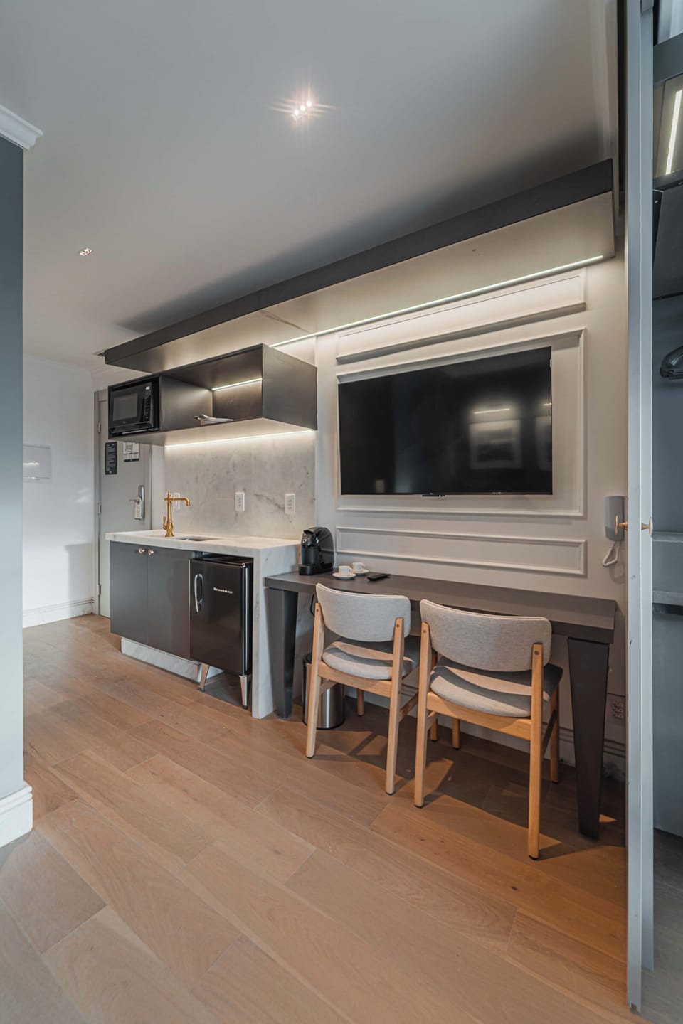 Superior Apartment | Living area | 39-inch Smart TV with cable channels, fireplace