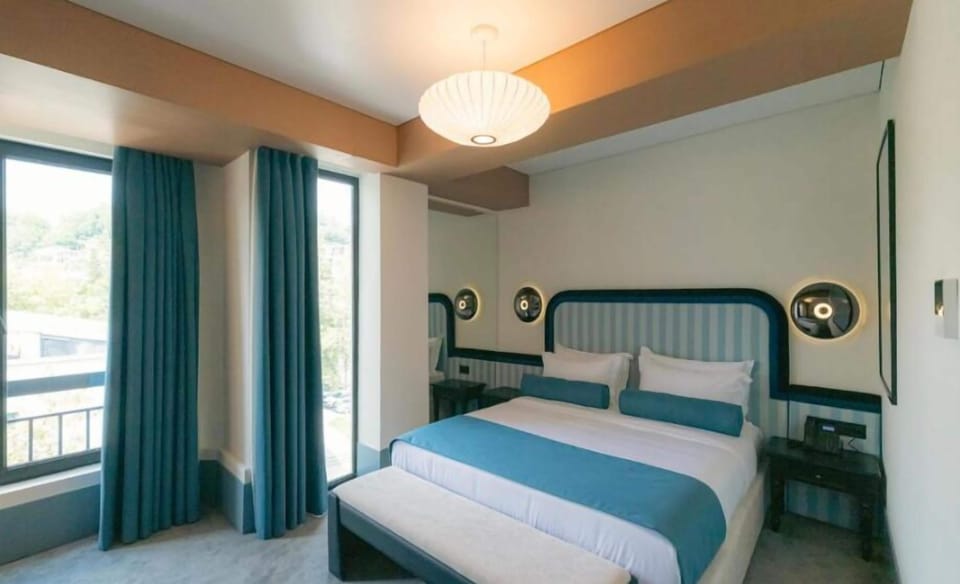Deluxe Double Room, Non Smoking | Memory foam beds, minibar, rollaway beds (surcharge), WiFi (free)