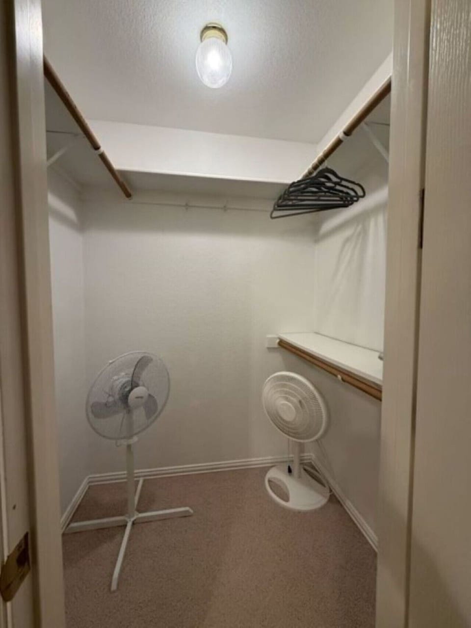 Walk- In Closet 70`s Bedroom