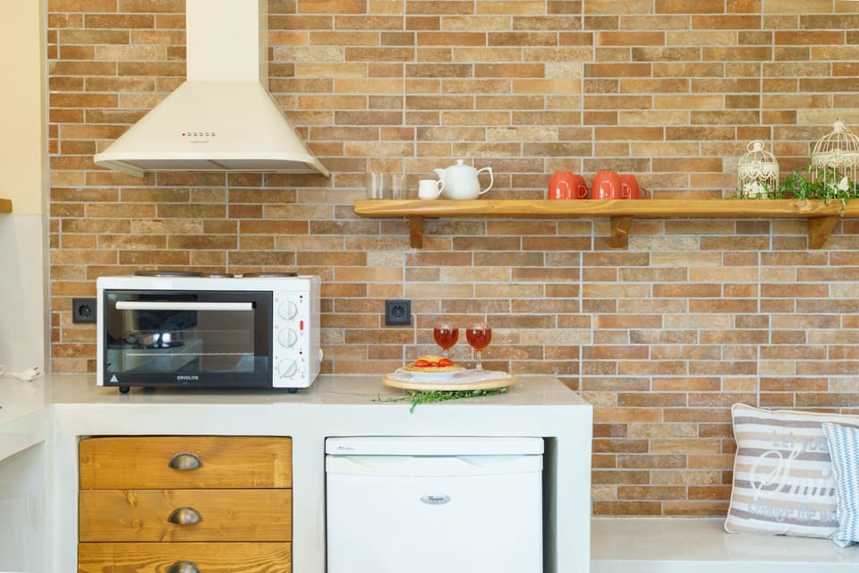Family Room | Private kitchen | Fridge, coffee/tea maker, electric kettle, freezer