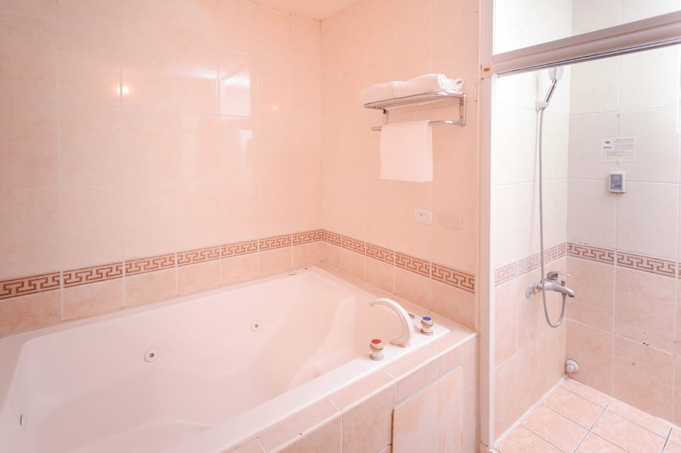 Separate tub and shower, deep soaking tub, hair dryer, slippers