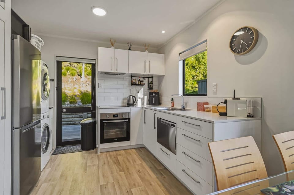 The cottage has a super functional kitchen with a dish drawer, an induction cooktop, an air fryer, and everything you need to whip up a lovely meal. 