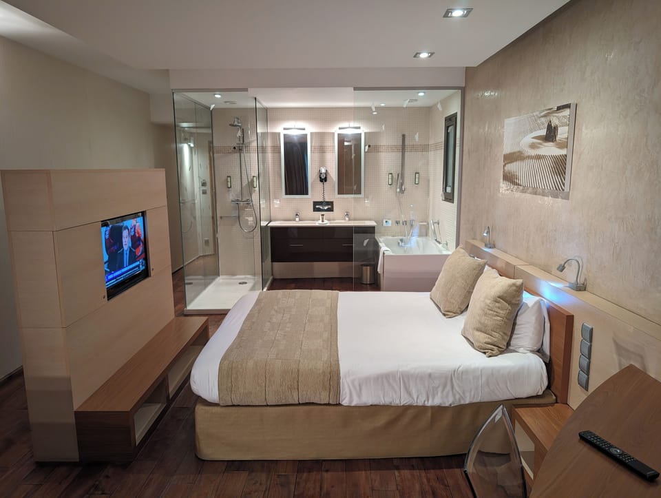 Junior Suite | Minibar, desk, blackout drapes, soundproofing