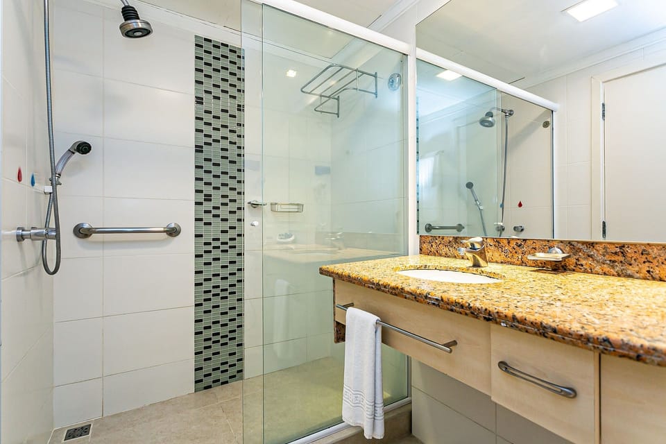 Basic Apartment | Bathroom | Shower