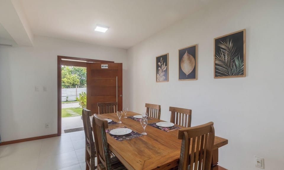 Basic Apartment | Dining