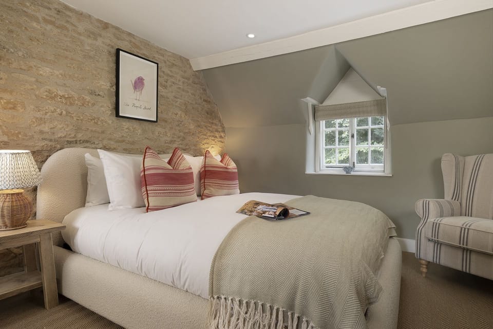 4 Wraggs Row Bedroom 2 - StayCotswold