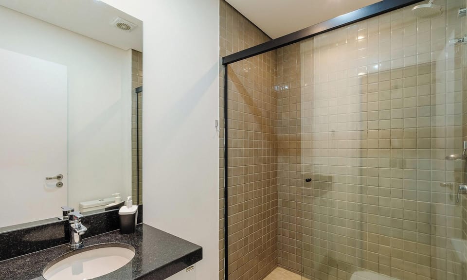 Basic Apartment | Bathroom | Shower