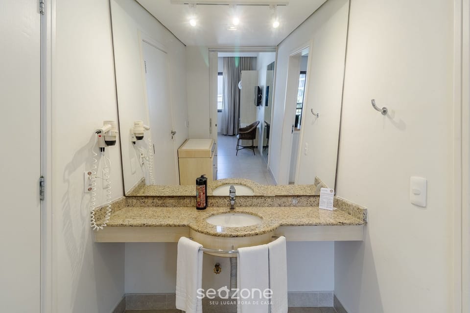 Basic Apartment | Bathroom | Shower