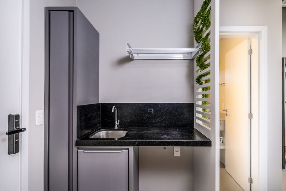 Basic Apartment | Bathroom | Shower