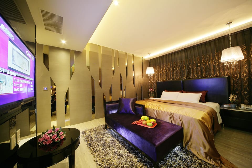 Superior Double Room | Soundproofing, free WiFi, bed sheets