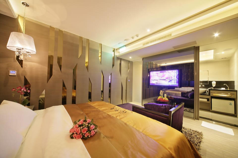 Superior Double Room | Soundproofing, free WiFi, bed sheets