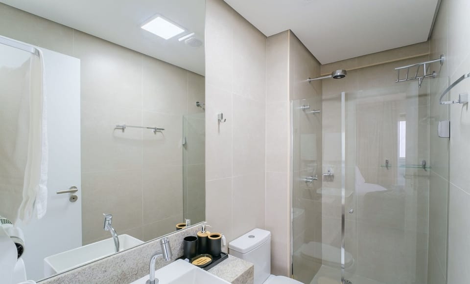 Basic Apartment | Bathroom | Shower