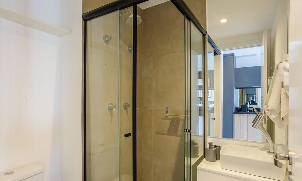 Basic Apartment | Bathroom | Shower