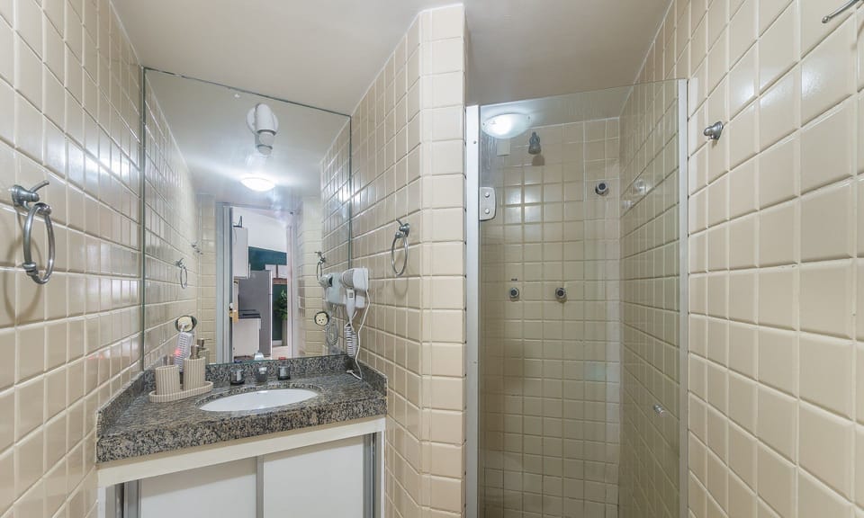 Basic Apartment | Bathroom | Shower