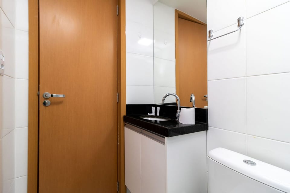 Basic Apartment | Bathroom | Shower