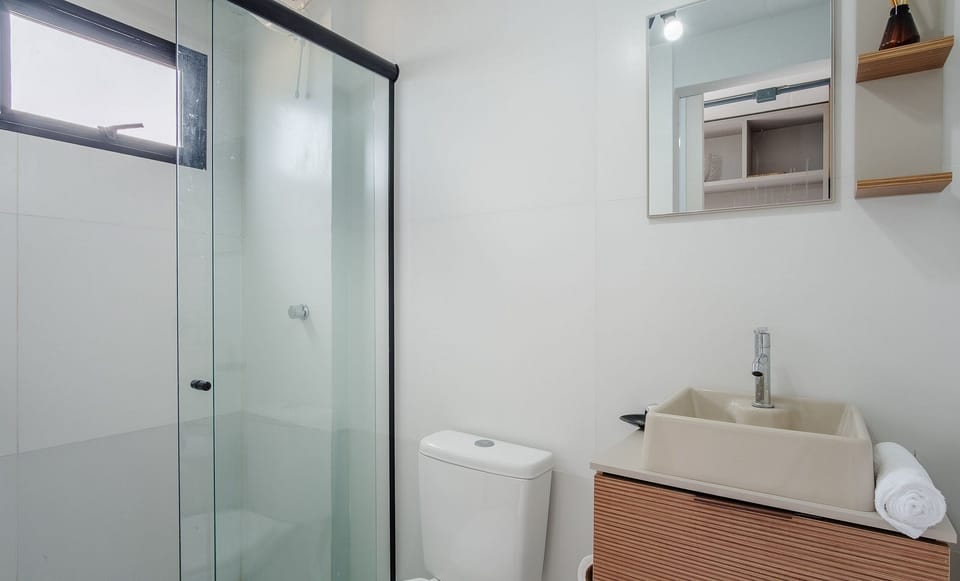 Basic Apartment | Bathroom | Shower