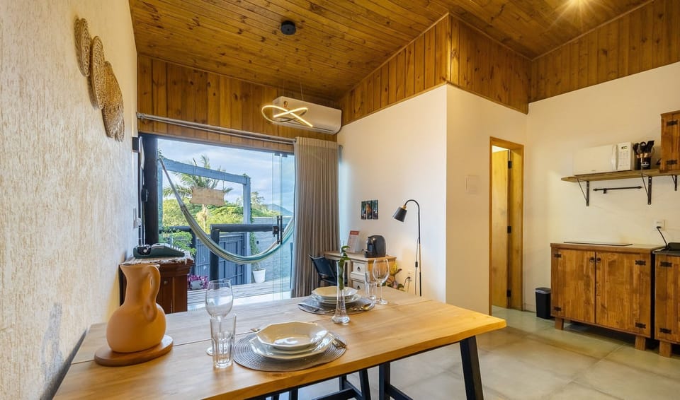 Basic Apartment | Dining