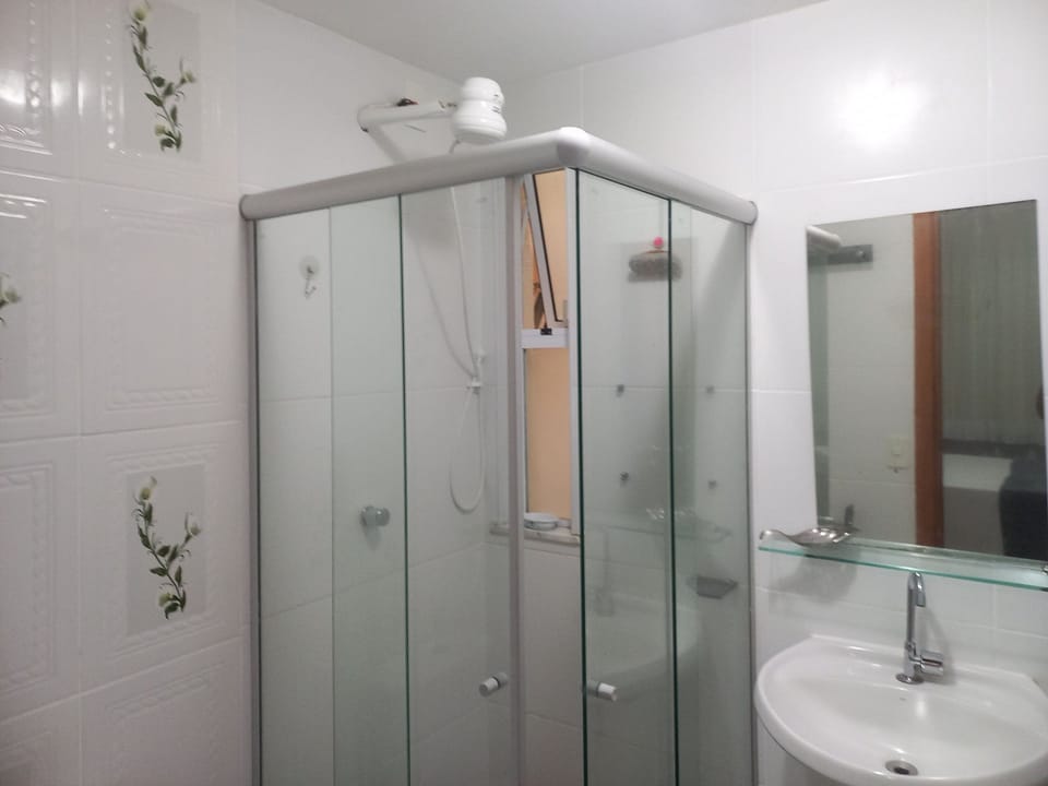 Basic Apartment | Bathroom | Shower