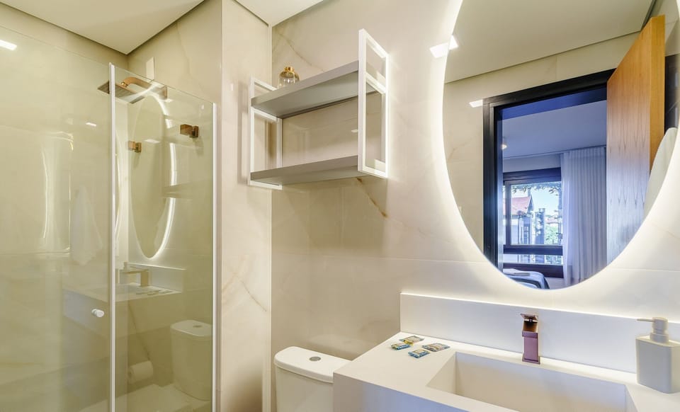 Basic Apartment | Bathroom | Shower