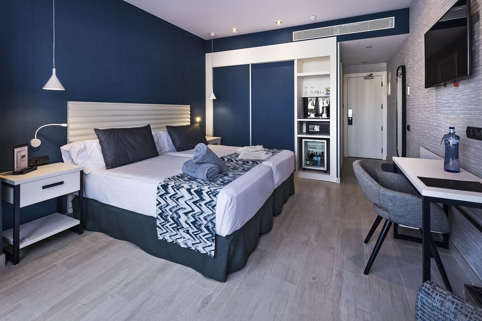 Minibar, desk, WiFi (free), bed sheets