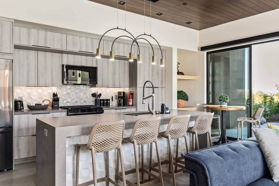 Chef's kitchen with high end appliances