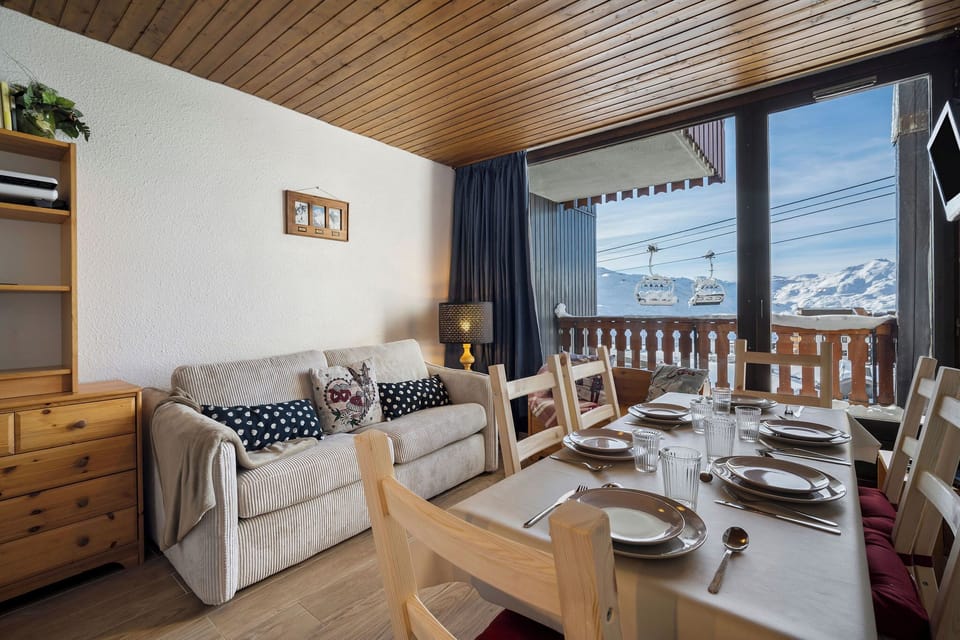 Comfort Apartment, Balcony, Mountain View | Living area