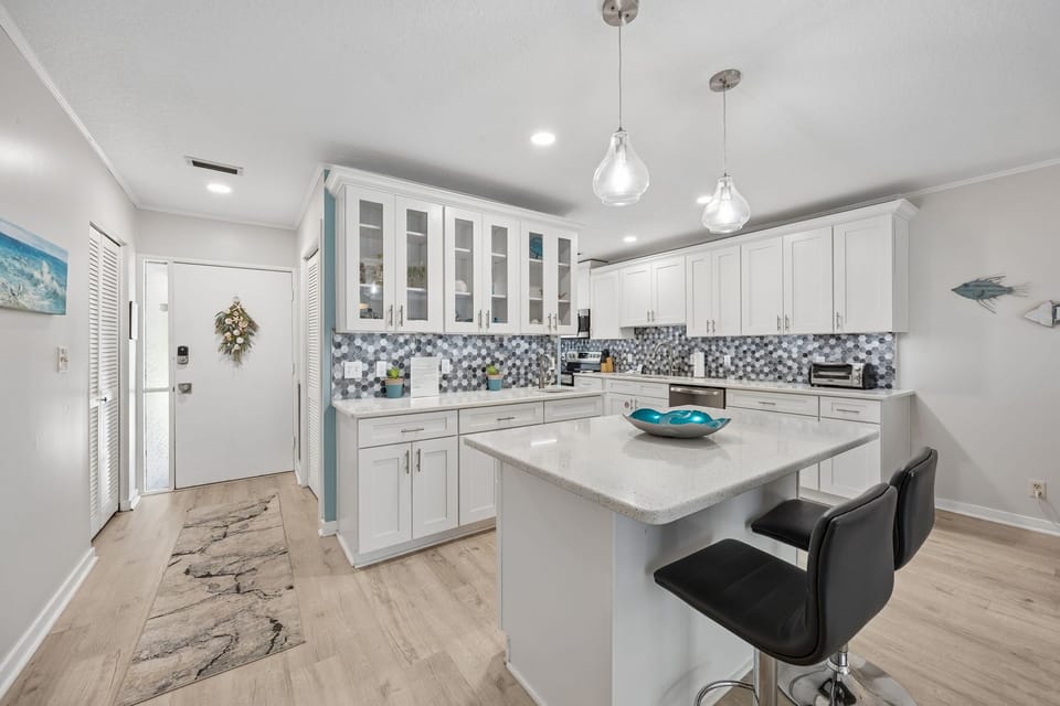 Full kitchen with wet bar area