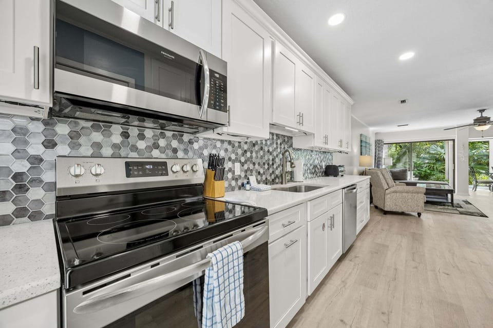 Beautiful kitchen with backsplash