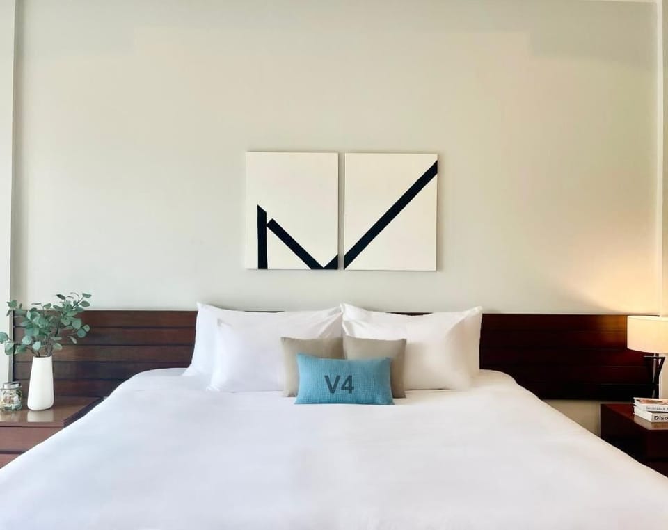 Deluxe Double Room, Balcony, Mountain View | In-room safe, WiFi (free)