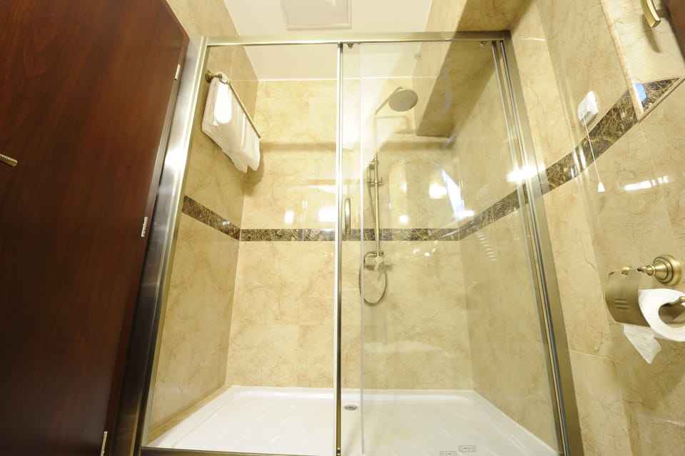 Deluxe Suite, 1 King Bed, River View | Bathroom | Shower, free toiletries, hair dryer, bathrobes