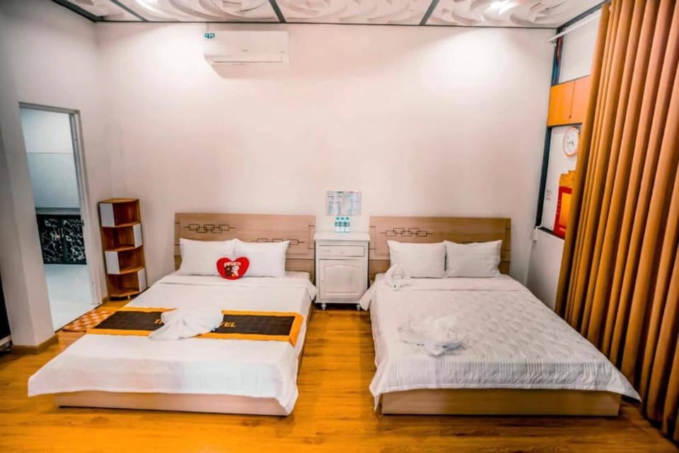 Family Room | Laptop workspace, WiFi (free), bed sheets