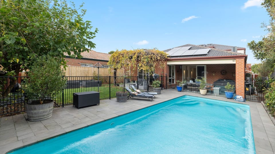 Parkdale Luxe - Outdoor Pool