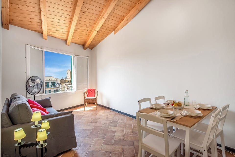 Standard Apartment, 2 Bedrooms (High Roof Apartment) | Dining