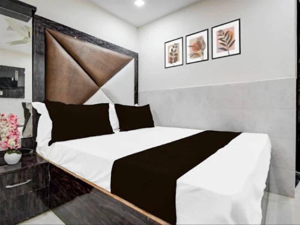 WiFi (free), bed sheets
