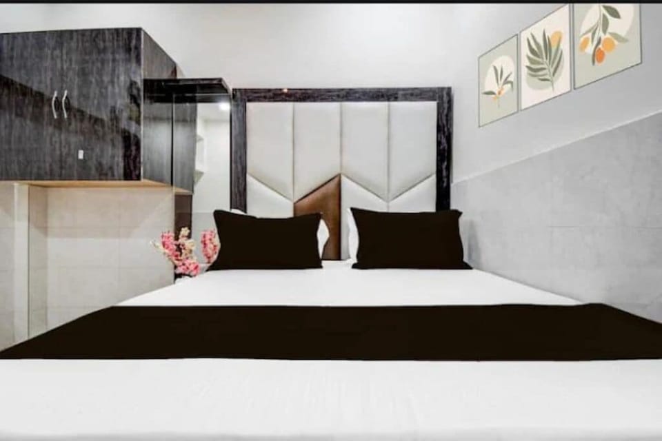 Double Room, Air conditioning | WiFi (free), bed sheets
